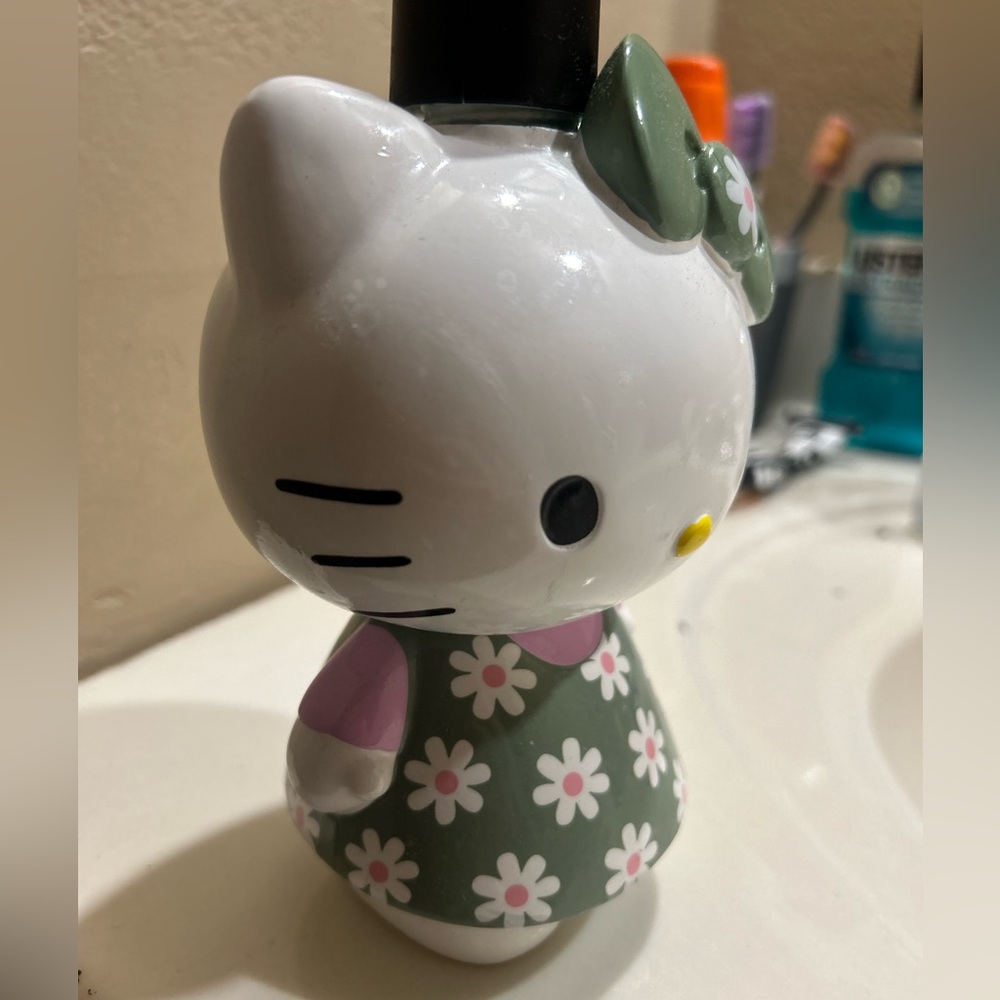 Hello kitty soap dispenser
